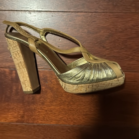 Prada shoes, gold High heel sandals. - Picture 9 of 11